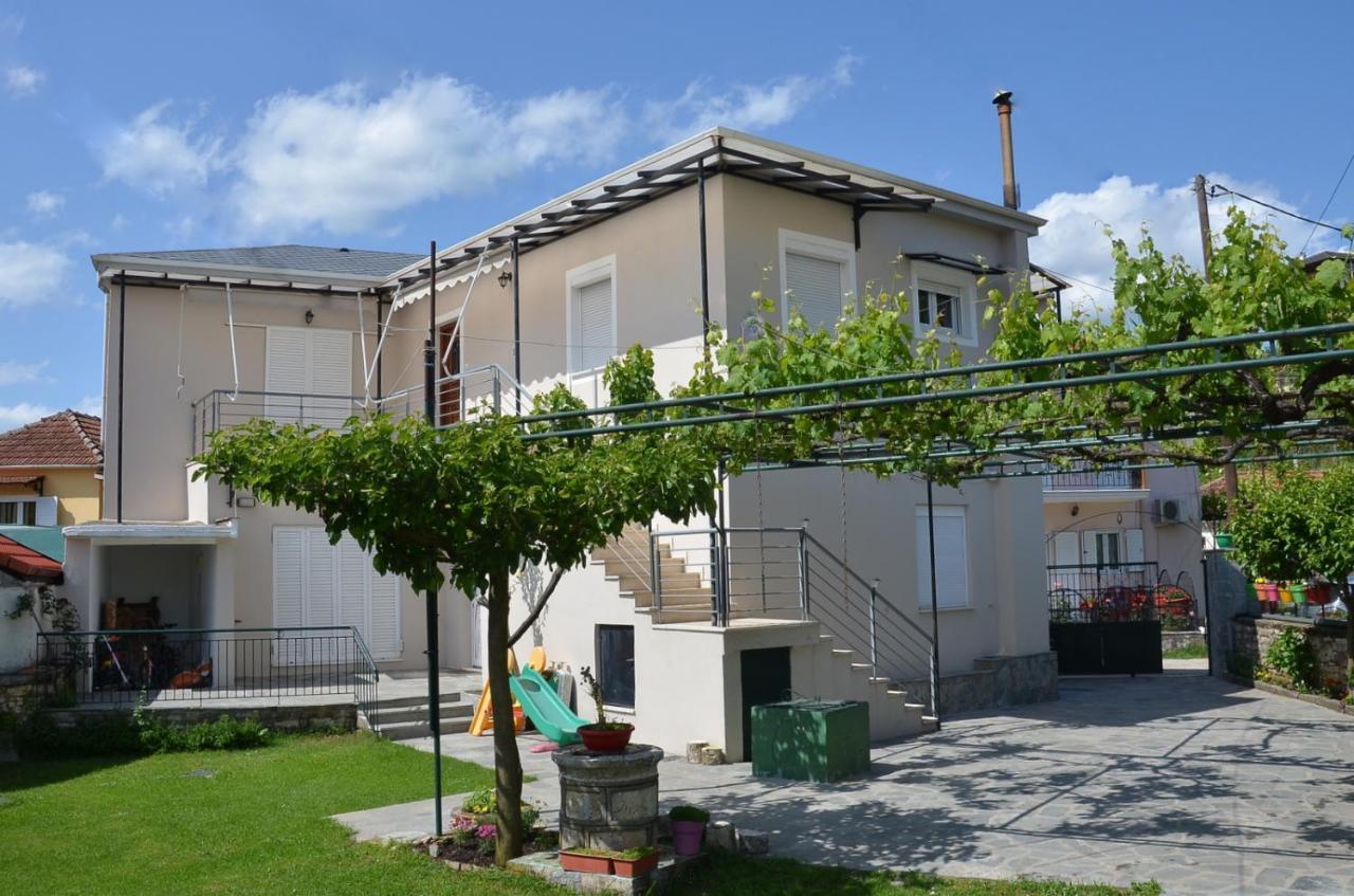 Family And Relaxing House In A Village Rodotopi